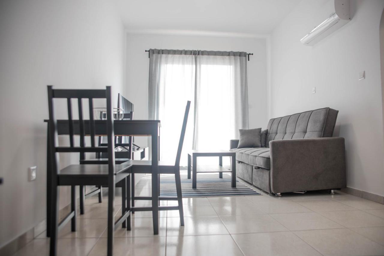 Renovated One Bedroom Apartment In Paphos With Pool Exterior foto